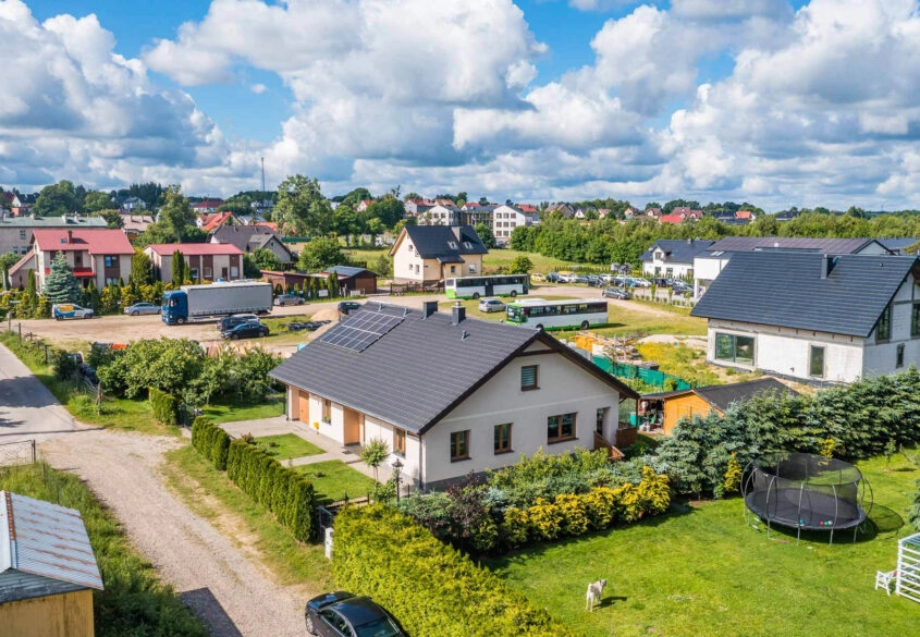 Wolnostojący dom parterowy - fotowoltaika