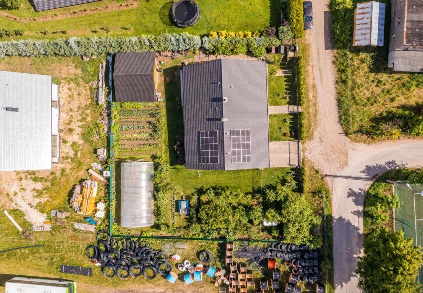 Wolnostojący dom parterowy - fotowoltaika