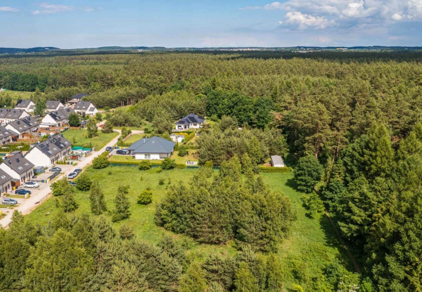 Piękna działka pod lasem 2257 m2 z wydaną WZKą!!.
