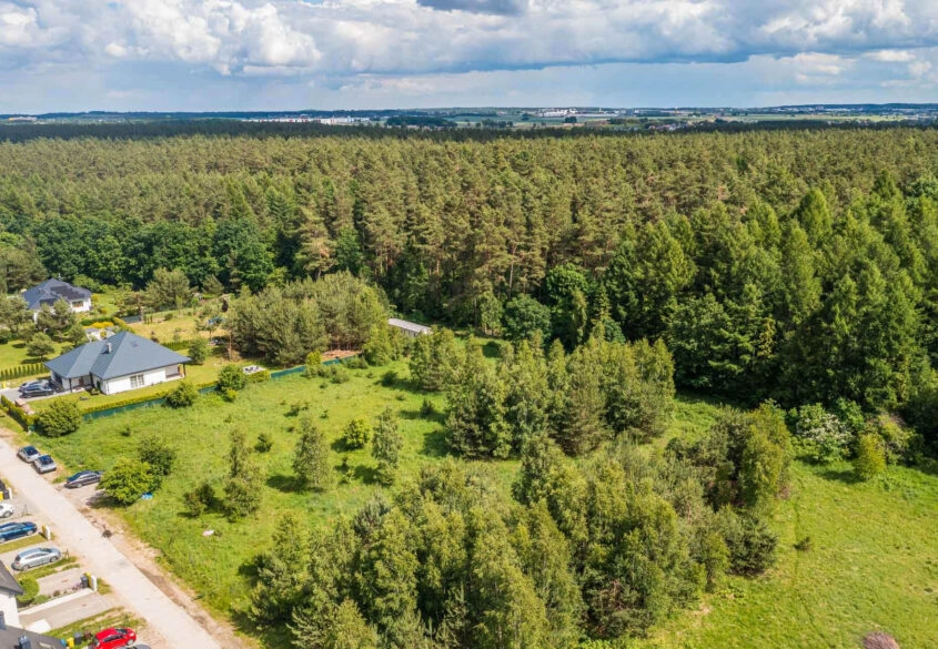 Piękna działka pod lasem 2257 m2 z wydaną WZKą!!.