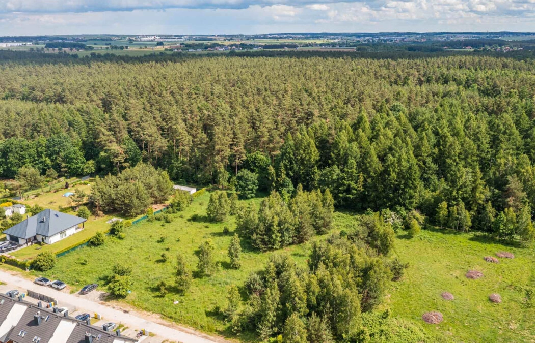 Piękna działka pod lasem 2257 m2 z wydaną WZKą!!.