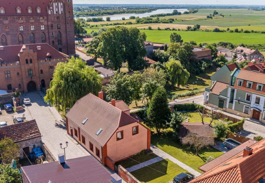 Dom przy Zamku w Gniewie| działka 1033 m²