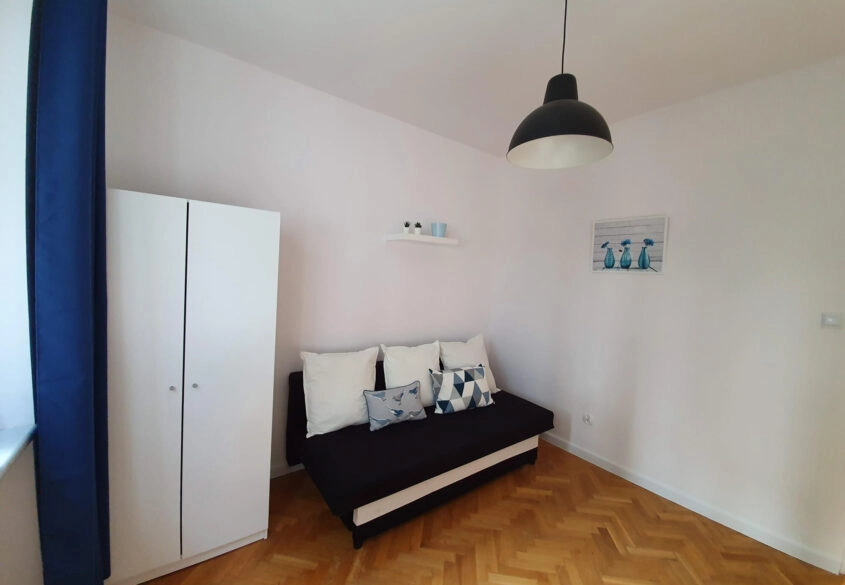 3 pokoje z piwnicą bardzo blisko komunikacji!