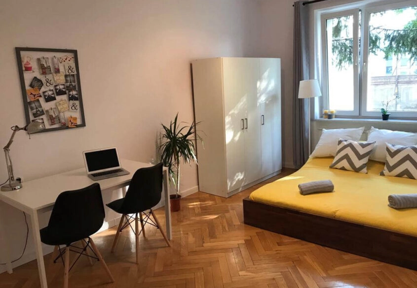 3 pokoje z piwnicą bardzo blisko komunikacji!