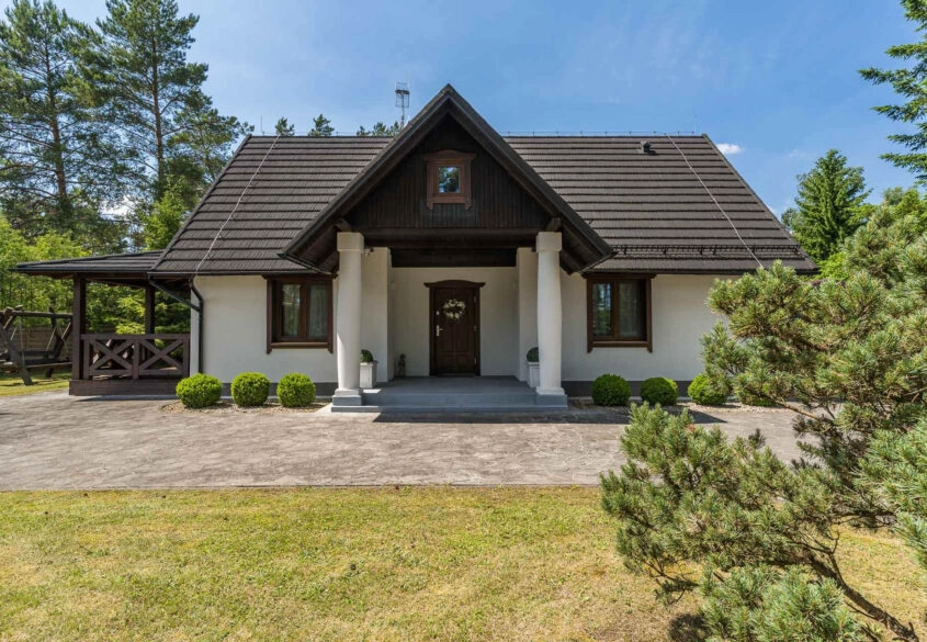 Dwa domy na działce 1823 m² – gotowa inwestycja