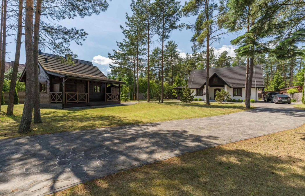 Dwa domy na działce 1823 m² – gotowa inwestycja