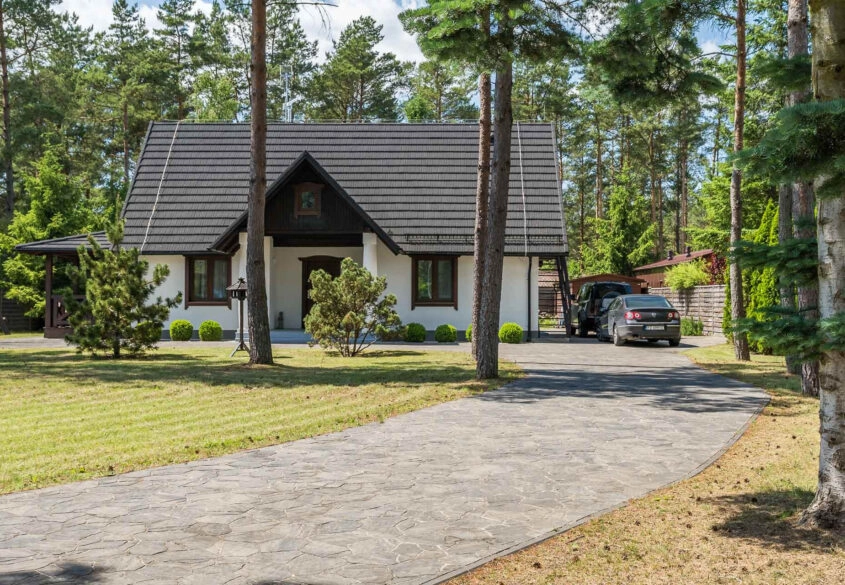 Dwa domy na działce 1823 m² – gotowa inwestycja