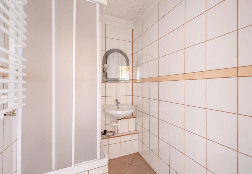 Obiekt gospodarczy 800 m2 na dużej działce 5300m2