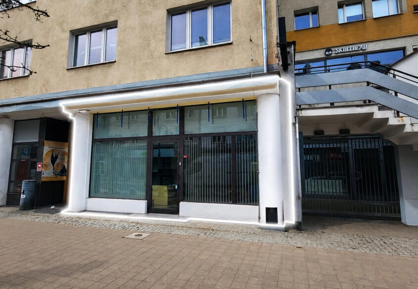 Lokal 86m2  z dużą witryną na Świętojańskiej