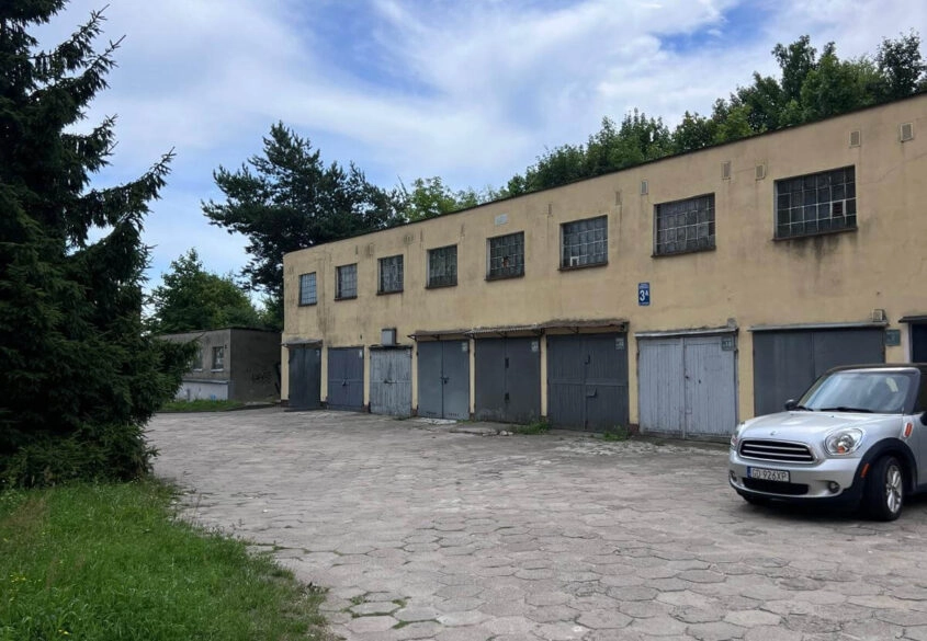 GARAŻ - ORUNIA GÓRNA - UL. PIASKOWA