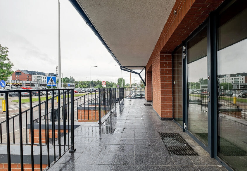 Dochodowy budynek usługowy | 5 lokali