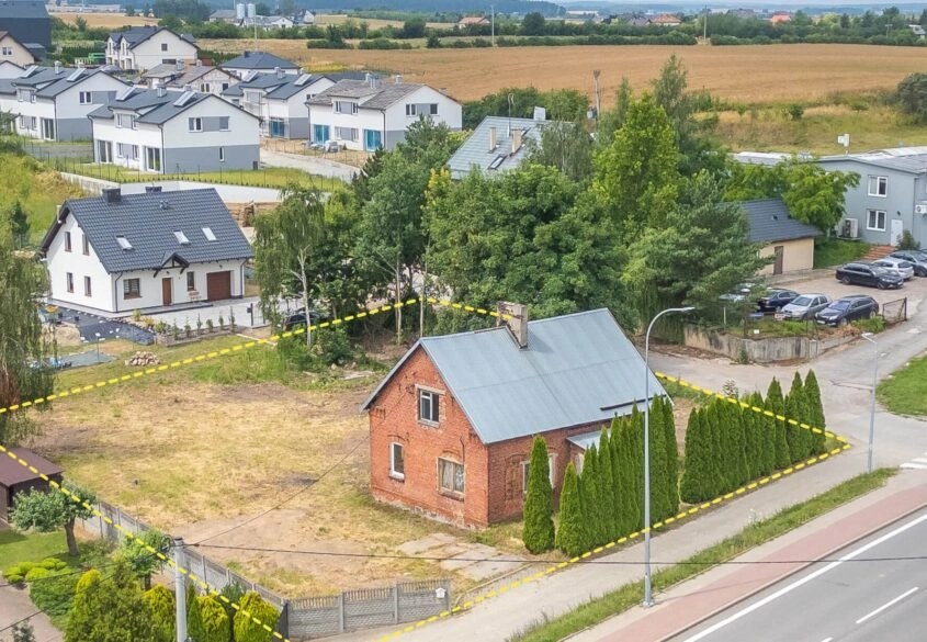 Dom z potencjałem na działce ok 1400m2