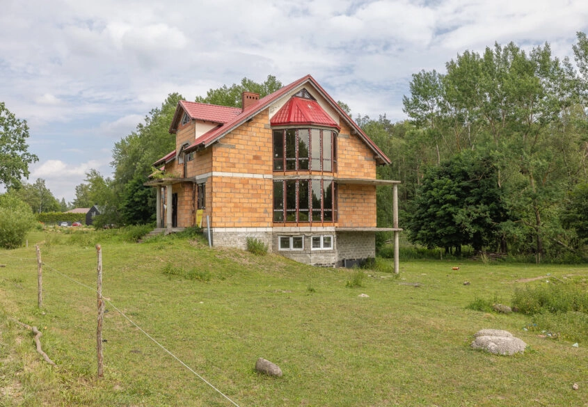 Dom ze Stawem- działka 5003m2 + 2,6ha lasu!