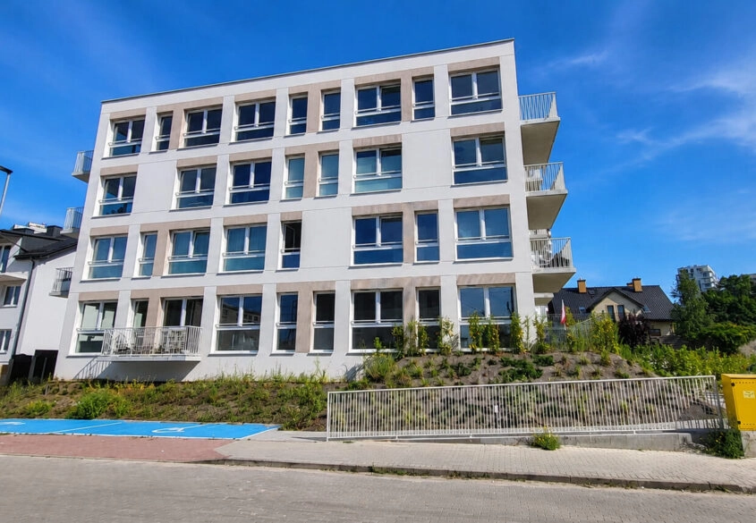 4 pokoje, balkon, hala garażowa, komórka
