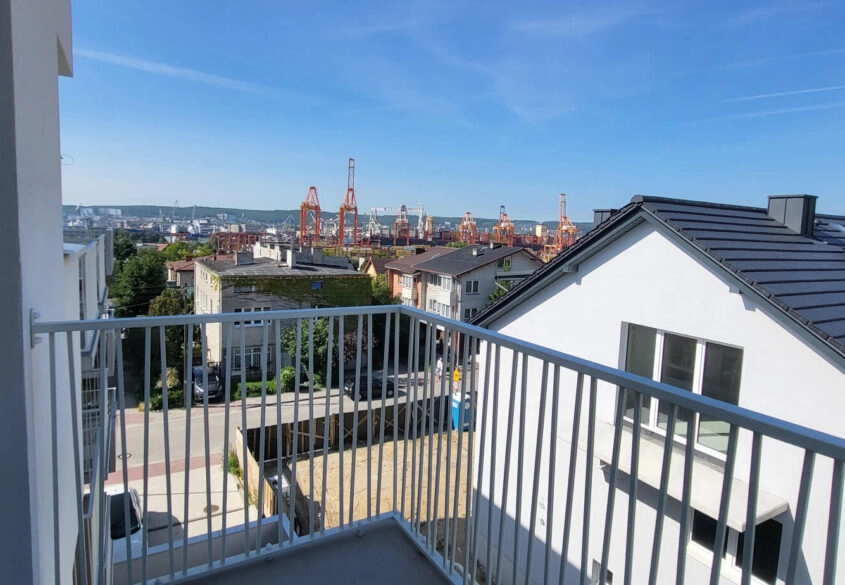 4 pokoje, balkon, hala garażowa, komórka