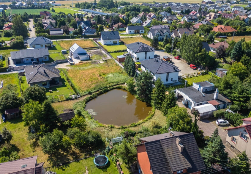 Działka z pięknym stawem objęta mpzp Banino