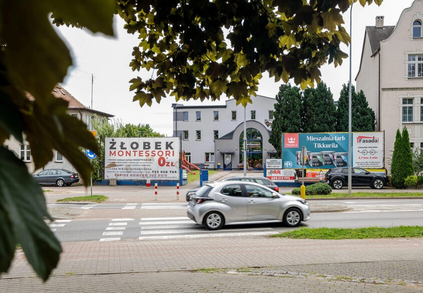 Budynek z przedszkolem i żłobkiem. 19 garaży.