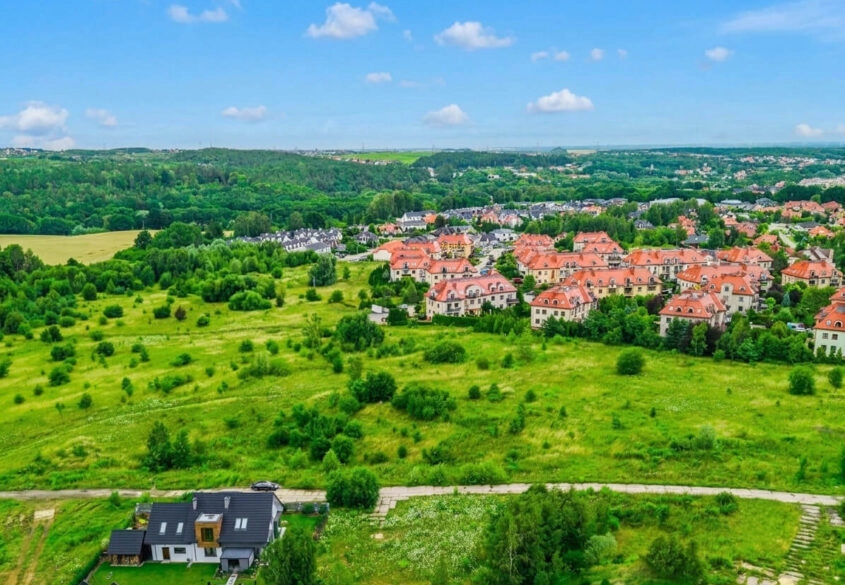 Płaska, słoneczny ogród, w pobliżu las i jezioro!