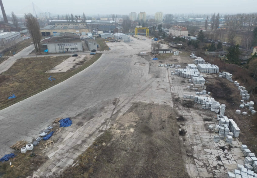 Plac przemysłowy Kolej blisko PORTu