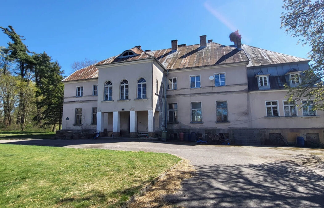 Pałac z XVIII wieku w Gostkowie koło Bytowa