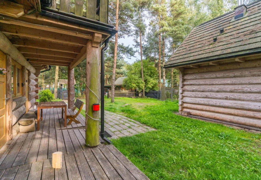 Dwa klimatyczne i urocze domy z bali świerkowej