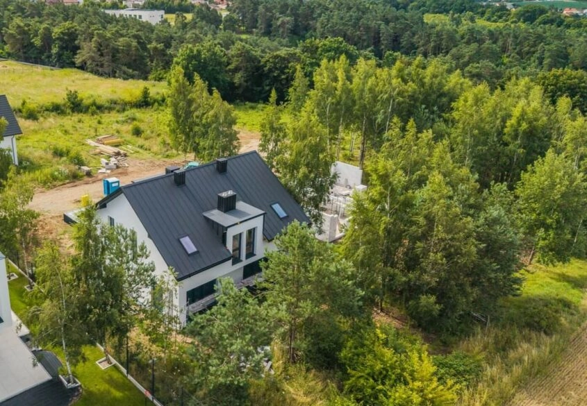 Dom dwulokalowy w pięknej okolicy.