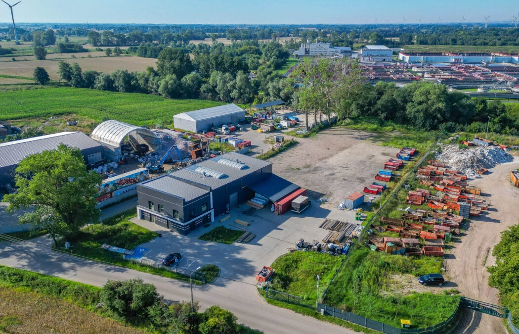 Obiekt z częścią biurową i magazynem + duży plac