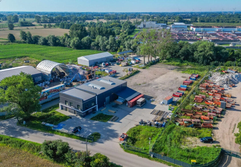 Obiekt z częścią biurową i magazynem + duży plac