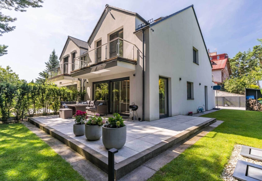 Dom w sąsiedztwie lasu, wysoki standard - Mosty