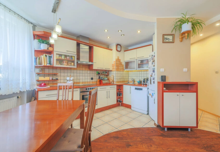 Dwupoziomowe 80,7 m², 4 pokoje, Fikakowo, Balkon