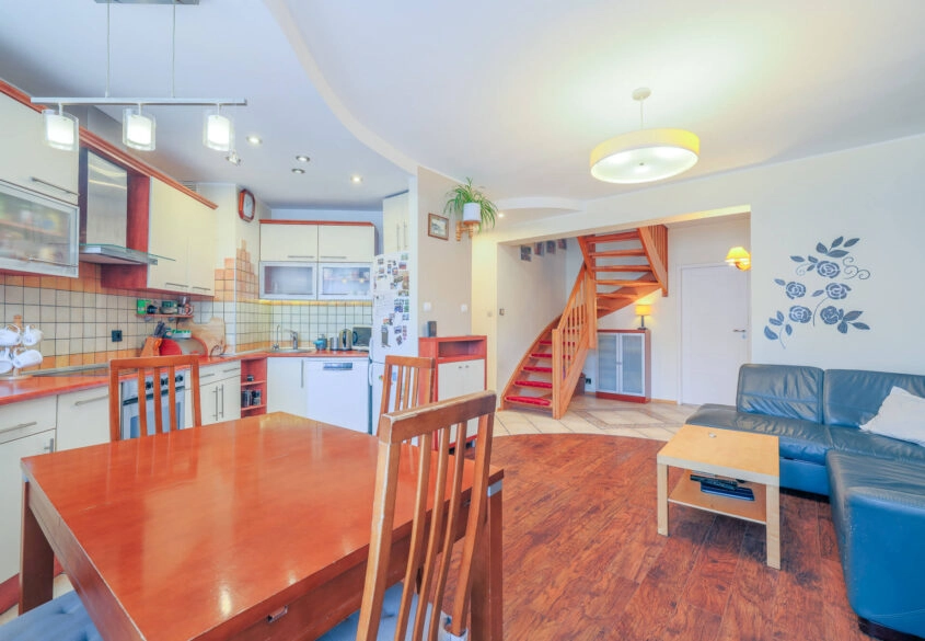 Dwupoziomowe 80,7 m², 4 pokoje, Fikakowo, Balkon