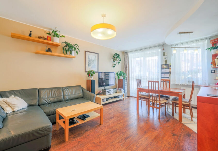 Dwupoziomowe 80,7 m², 4 pokoje, Fikakowo, Balkon