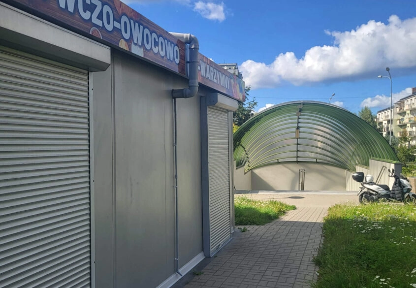 WOLNOSTOJĄCY LOKAL HANDLOWO-USŁUGOWY NA SPRZEDAŻ