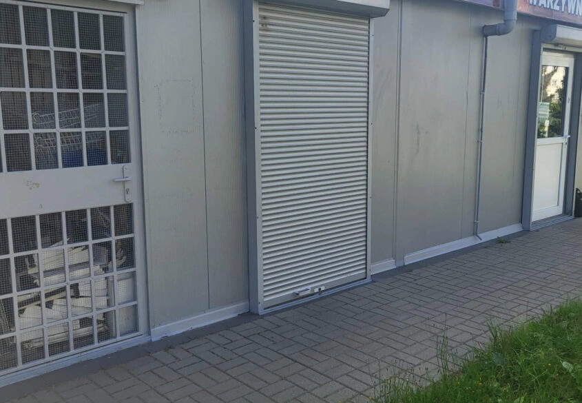 WOLNOSTOJĄCY LOKAL HANDLOWO-USŁUGOWY NA SPRZEDAŻ