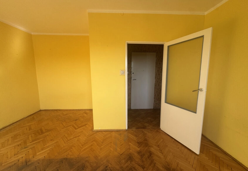 Kawalerka do remontu blisko plaży i SKM