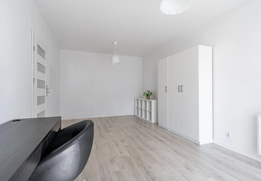 Garaż | Piwnica | Ustawne 2 Pokoje | Balkon