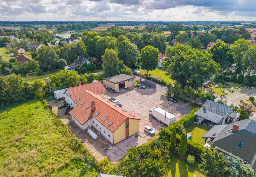 DZIAŁKA Z BUDYNKAMI WARSZTATOWYM I BIUROWYM