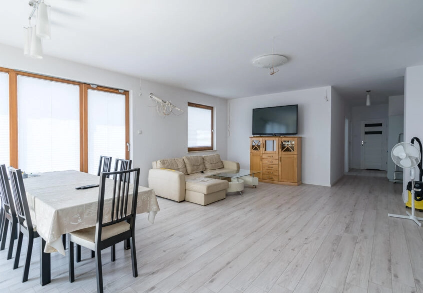 Trójstronne | Sufit 2,8 | Taras 56m | 2 msc w hali