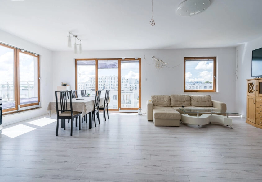 Trójstronne | Sufit 2,8 | Taras 56m | 2 msc w hali