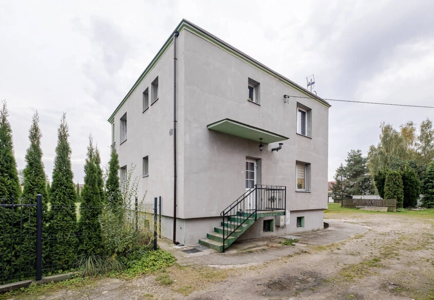 Komfortowy dom z  podziałem na 3 mieszkania