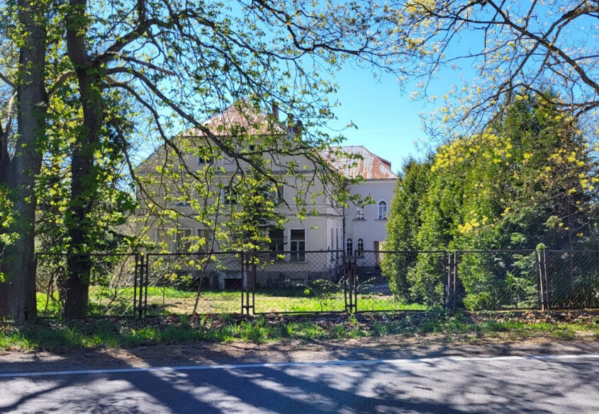 Pałac z XVIII wieku w Gostkowie koło Bytowa