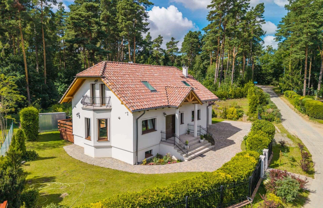 Dom wolnostojący, las, blisko Jezioro Wysockie