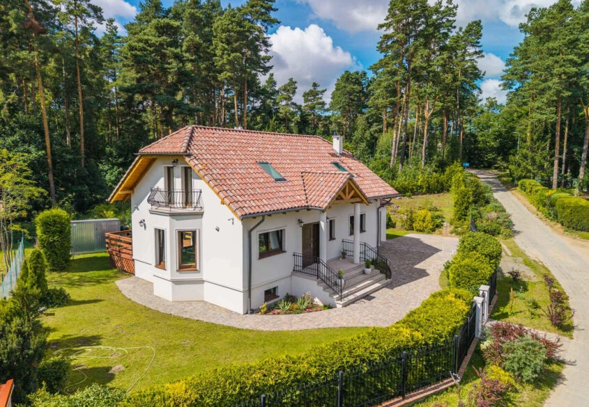 Dom wolnostojący, las, blisko Jezioro Wysockie