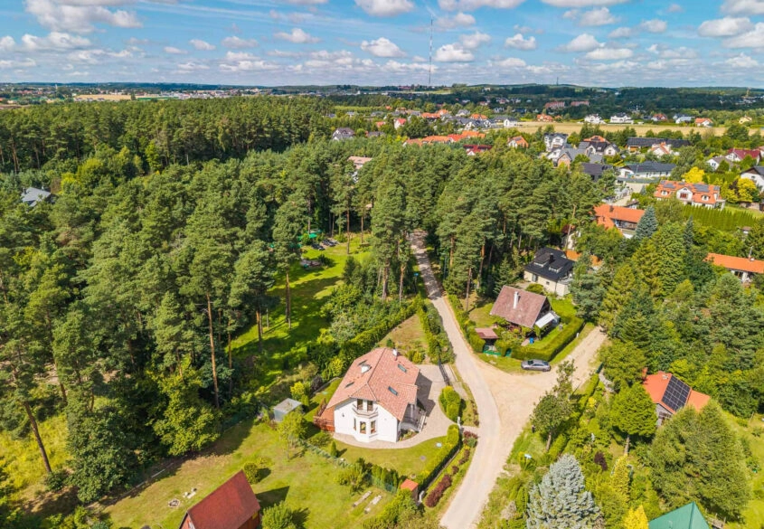 Dom wolnostojący, las, blisko Jezioro Wysockie