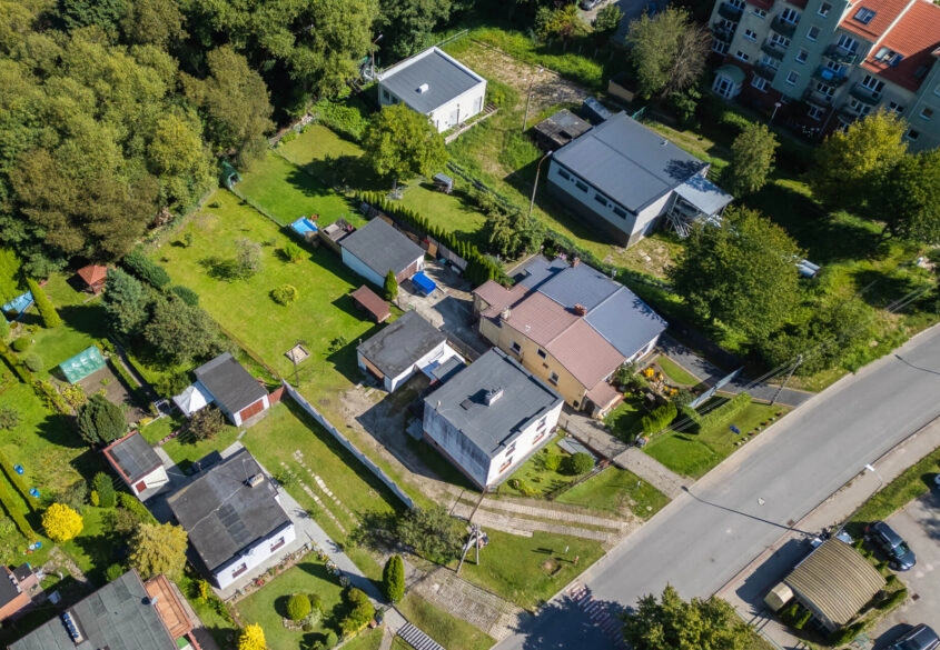 Duża działka z domem w Gdyni Karwinach