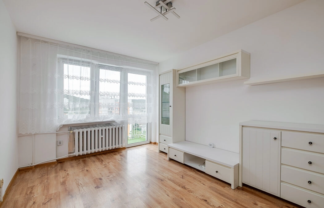 10 piętro | Balkon od południa | Odświeżone