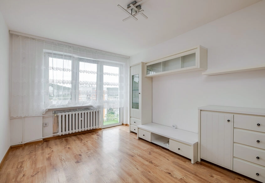 10 piętro | Balkon od południa | Odświeżone