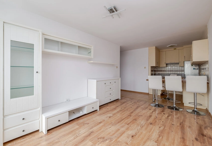 10 piętro | Balkon od południa | Odświeżone