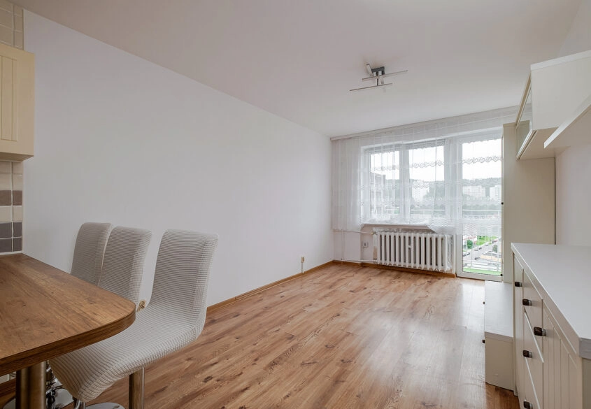 10 piętro | Balkon od południa | Odświeżone
