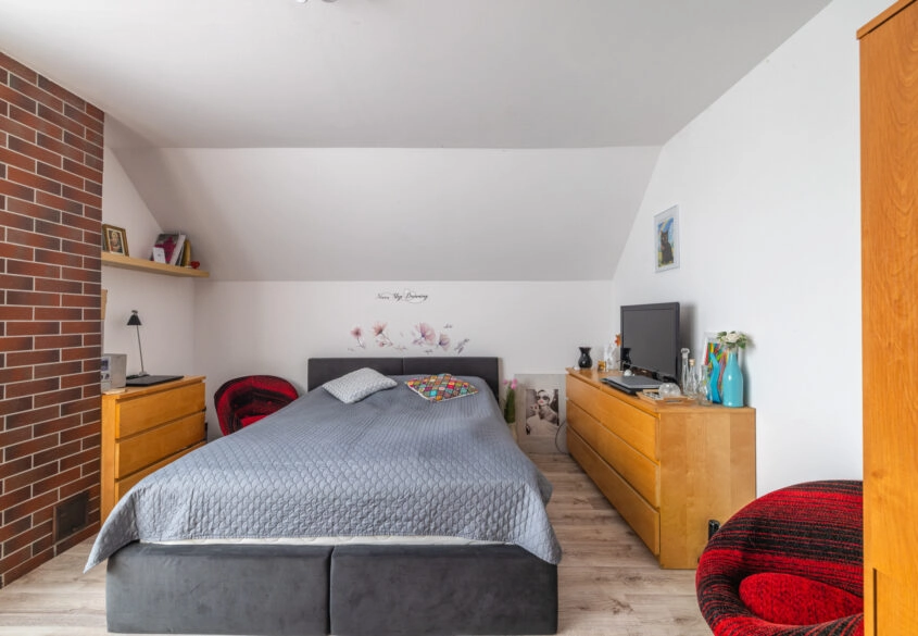 DOM Z DUŻĄ DZIAŁKĄ I POTENCJAŁEM | 1637 m²